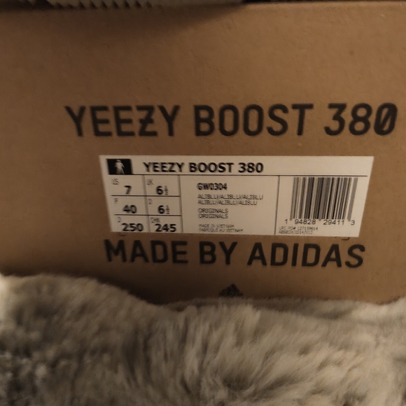 Yeezy boost 380 size 7 men's 8 women, Alien Blue color - Picture 3 of 5